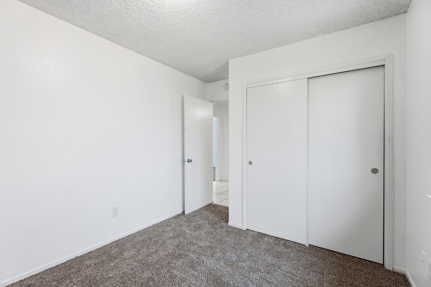 237 East Modoc Avenue Visalia, CA 93291 - Photo 12 of 31