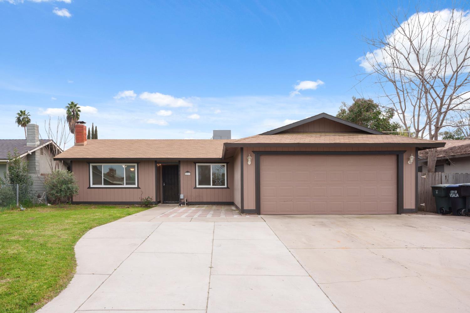 237 East Modoc Avenue Visalia, CA 93291 - Photo 26 of 31 a house view with a garden space