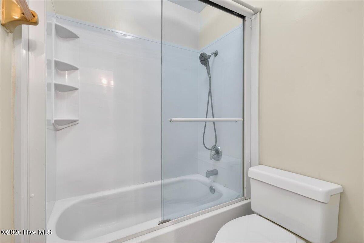 4618 Riplee Drive Wilmington, NC 28405 - Photo 22 of 48 Bath on second floor hallway