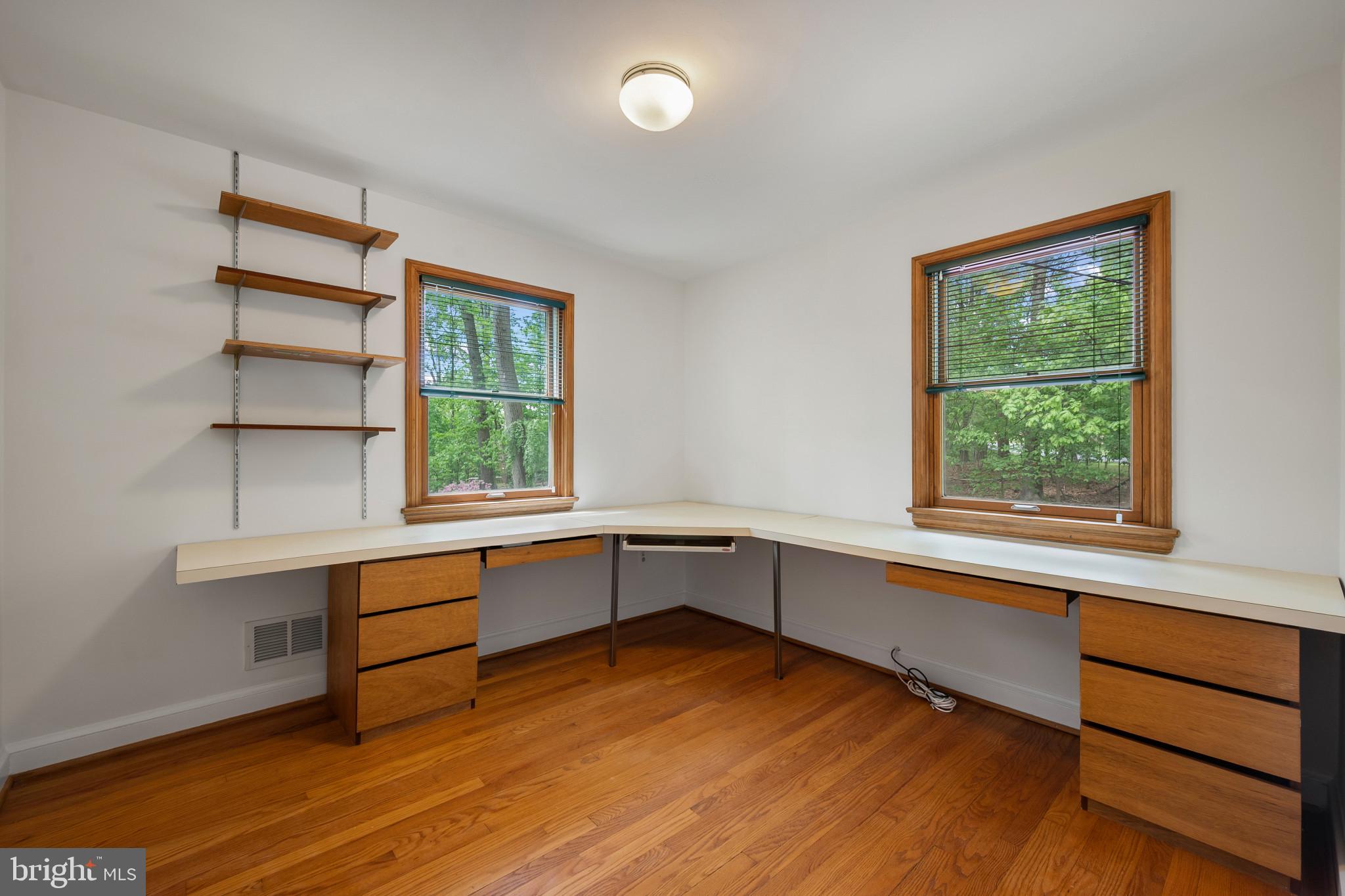 108 Denver Road Silver Spring, MD 20910 - Photo 22 of 35 Bedroom 3 - built - ins for office