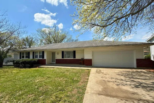 $255,000 | 944 Ridge Drive, Warrensburg, MO 64093