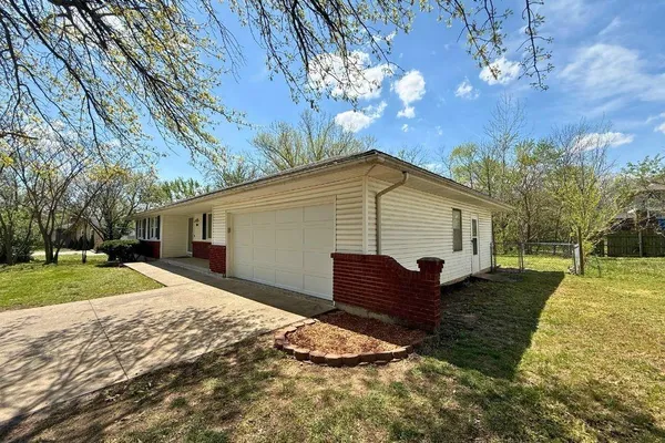 $255,000 | 944 Ridge Drive, Warrensburg, MO 64093