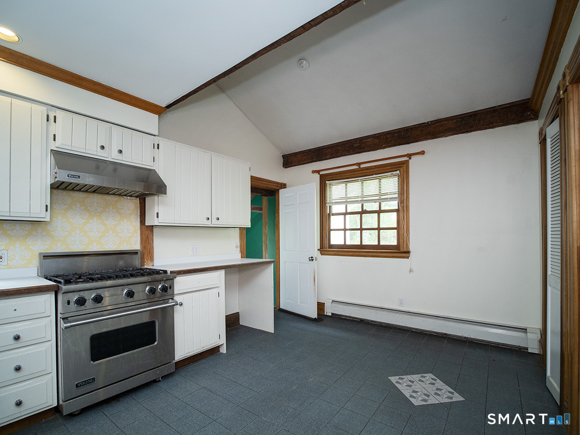 388 Amity Road Woodbridge, CT 06525 - Photo 11 of 39