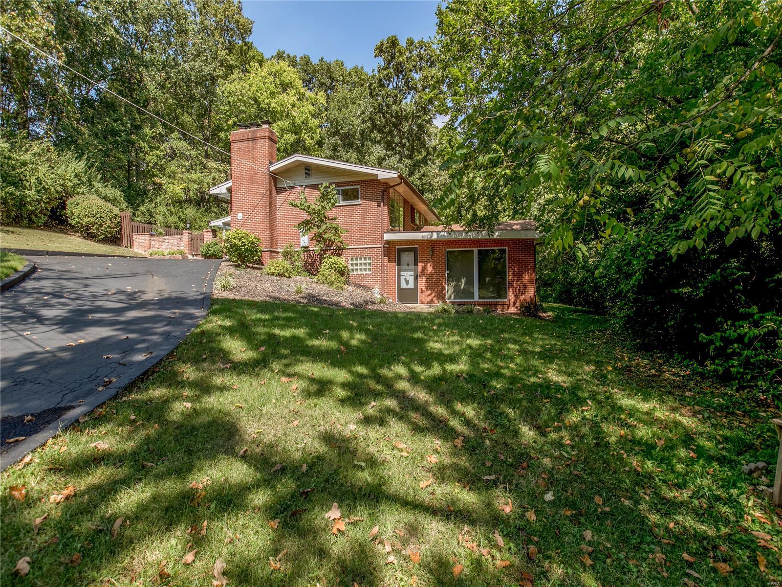 5431 Ringer Road St. Louis, MO 63129 - Photo 2 of 26 Gallery Image 2