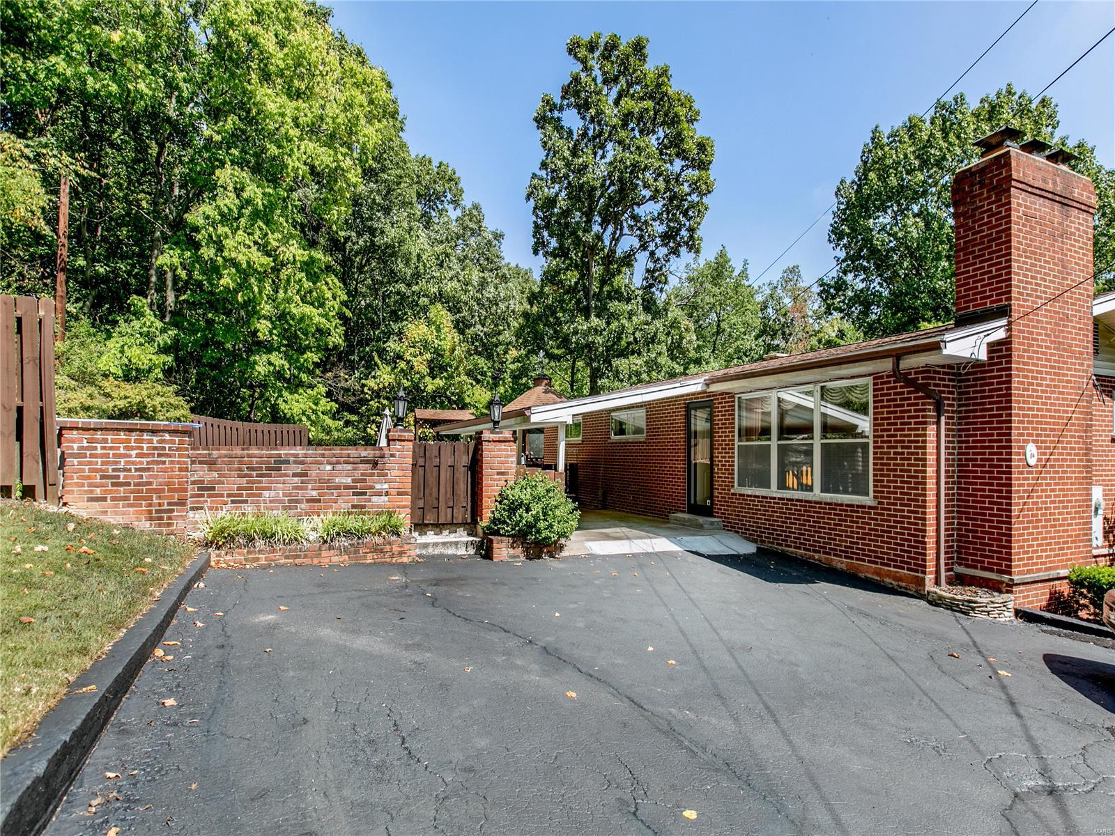 5431 Ringer Road St. Louis, MO 63129 - Photo 3 of 26 Gallery Image 3
