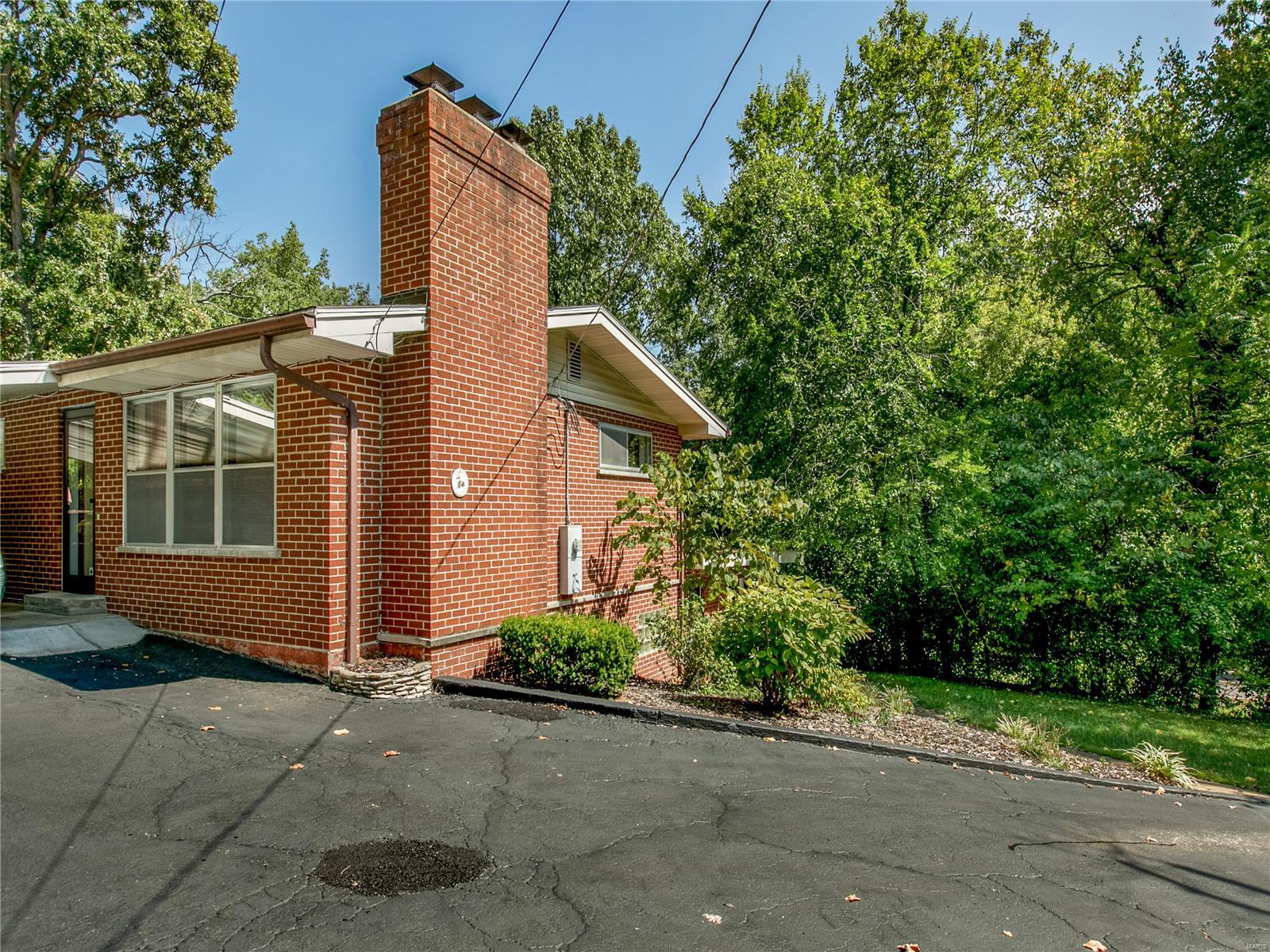 5431 Ringer Road St. Louis, MO 63129 - Photo 4 of 26 Gallery Image 4
