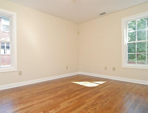 114 Lullwater Road Greenville, SC 29607 - Photo 13 of 24 Gallery Image 13