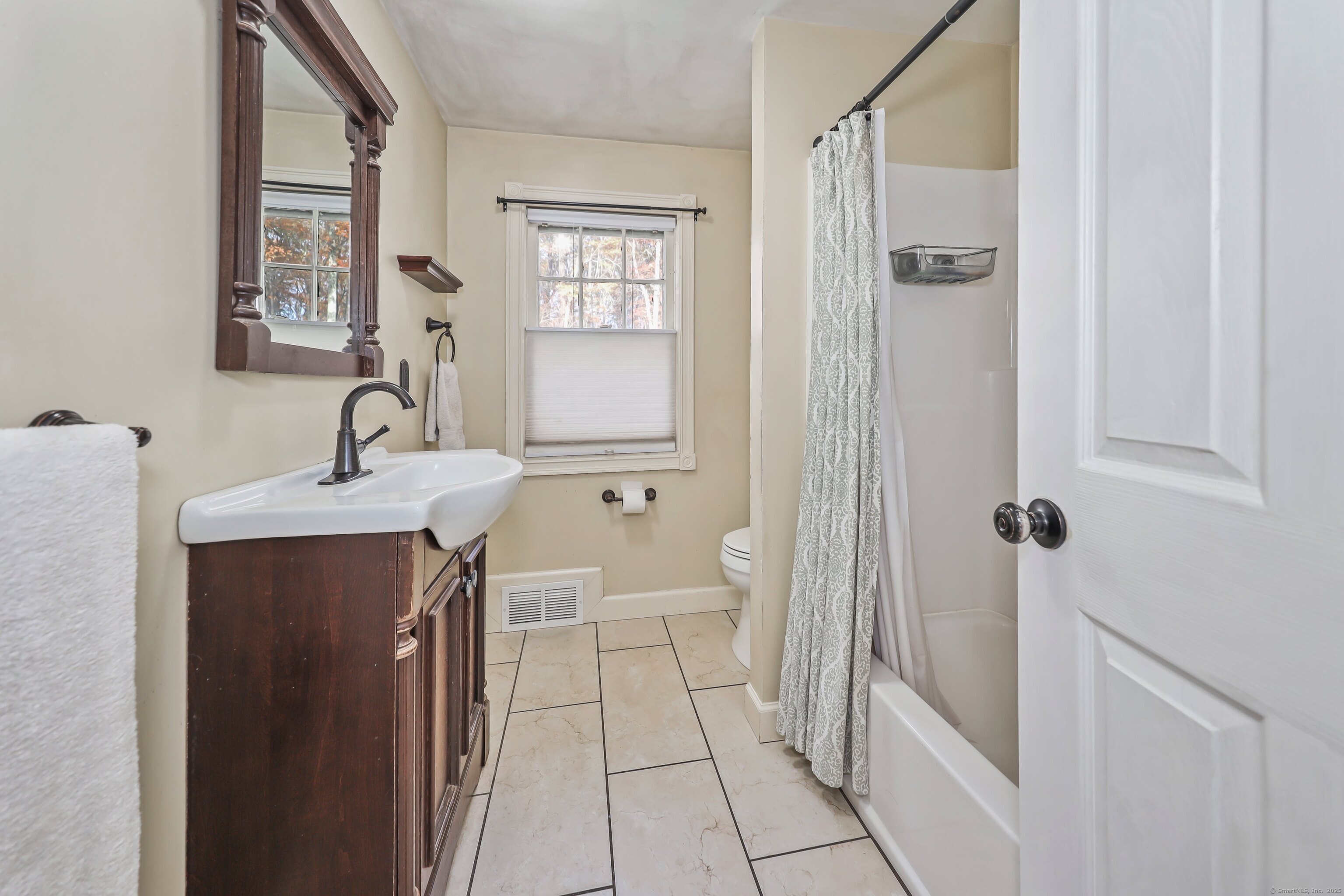 10 Kulas Terrace Seymour, CT 06483 - Photo 7 of 38