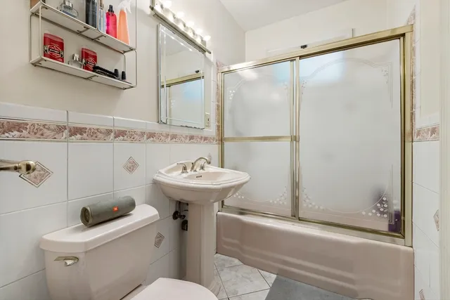 $979,900 | 584-586 Mt Hope Avenue, Fall River, MA 02724