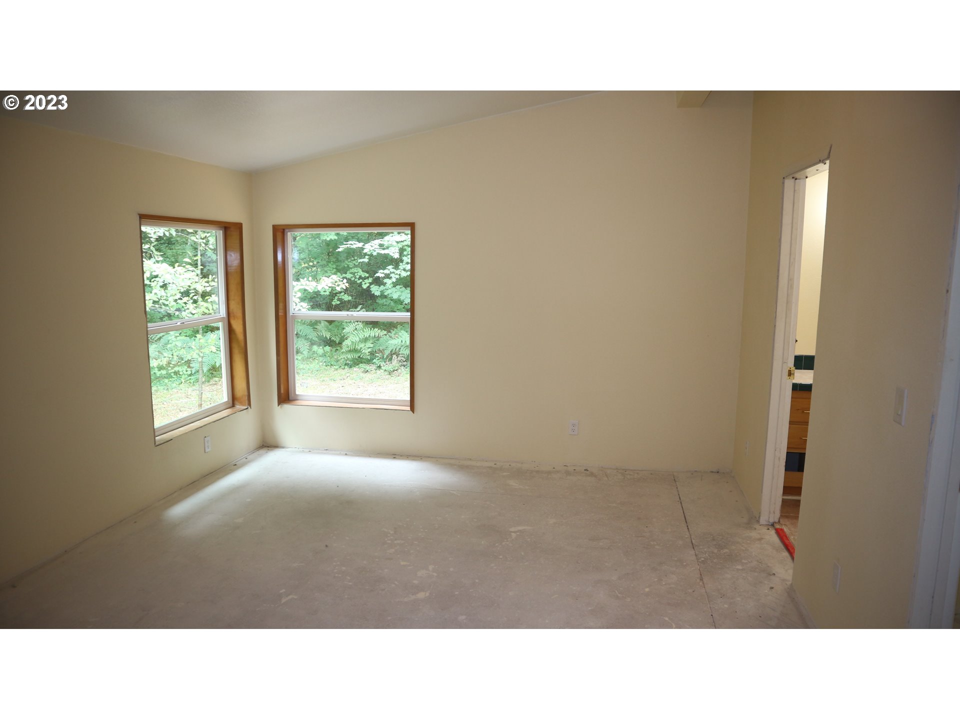 21241 East Lolo Pass Road Rhododendron, OR 97049 - Photo 5 of 18 a open living room with a window