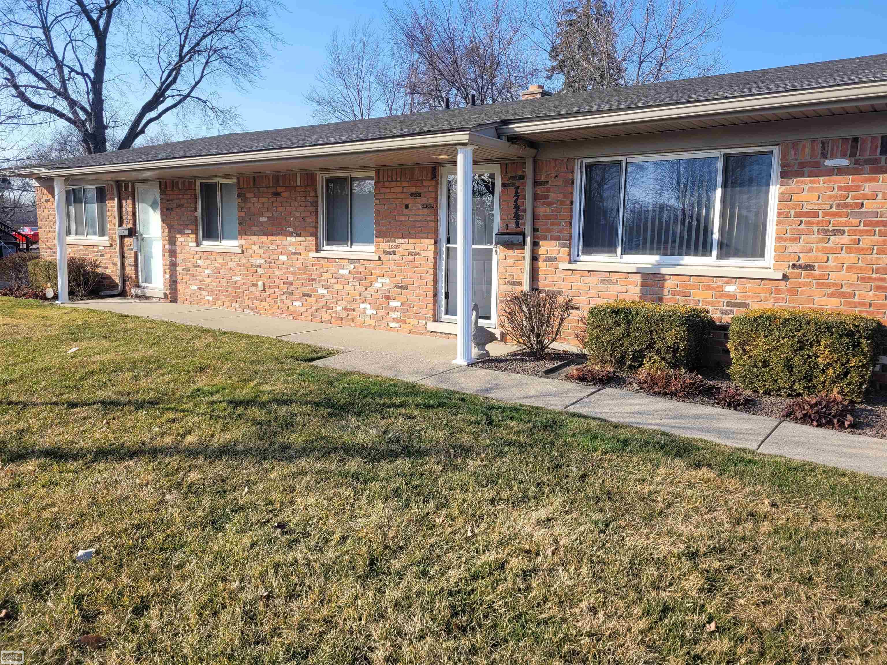 17431 East 14 Mile Road Fraser, MI 48026 - Photo 2 of 16 50134208-34d2bccb-b7a3-4883-b0dc-570d72b1c26f.JPG