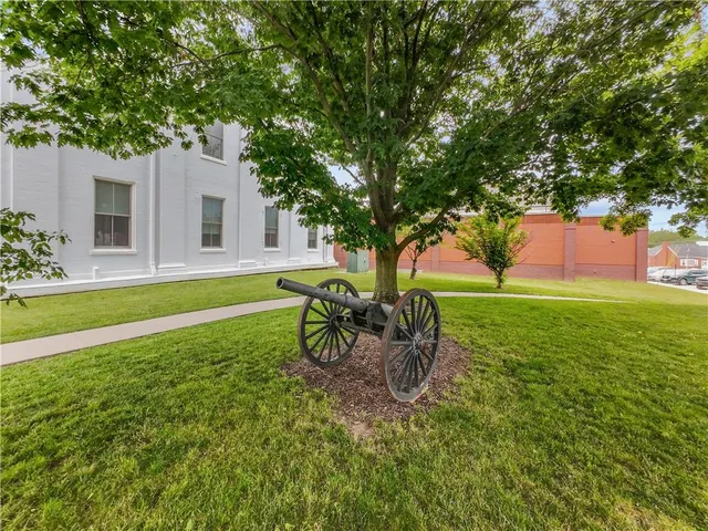 $160,000 | 2414 Washington Street, Lexington, MO 64067