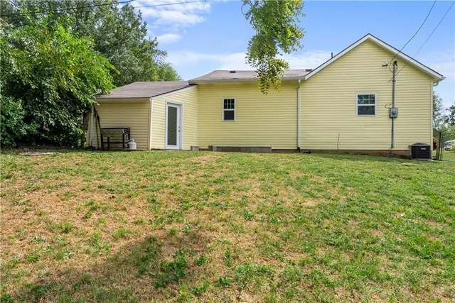 $160,000 | 2414 Washington Street, Lexington, MO 64067