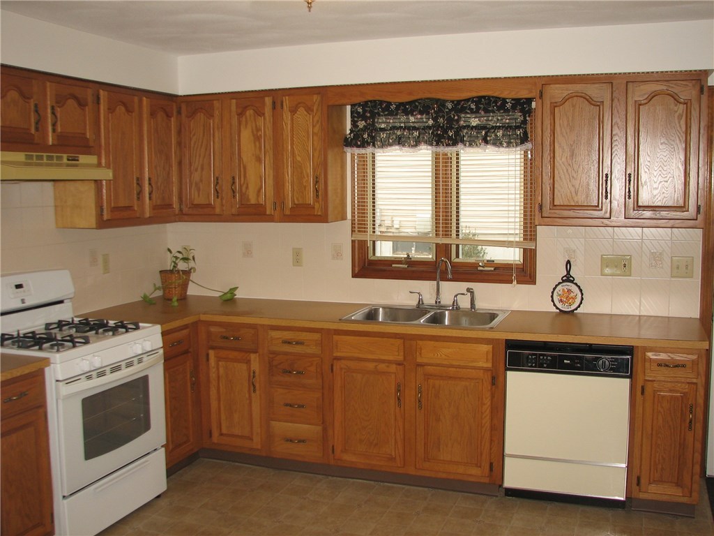 30 Curran Road Cumberland, RI 02864 - Photo 8 of 34 Gallery Image 8