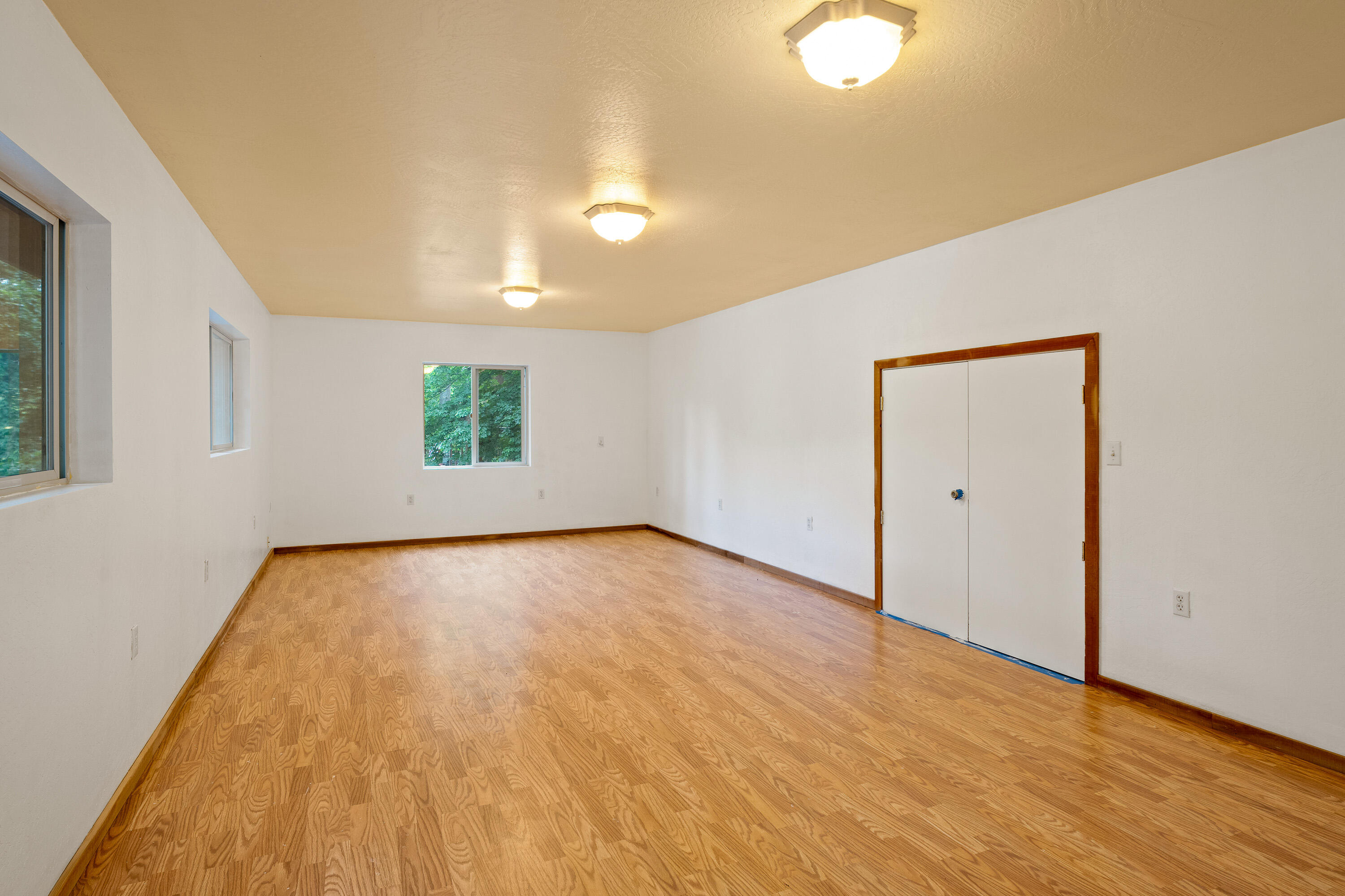 4941 Riverbanks Road Grants Pass, OR 97527 - Photo 39 of 60 INT (1 of 32)