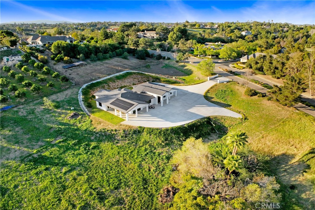 2027 Vía Monserate Fallbrook, CA 92028 - Photo 4 of 45