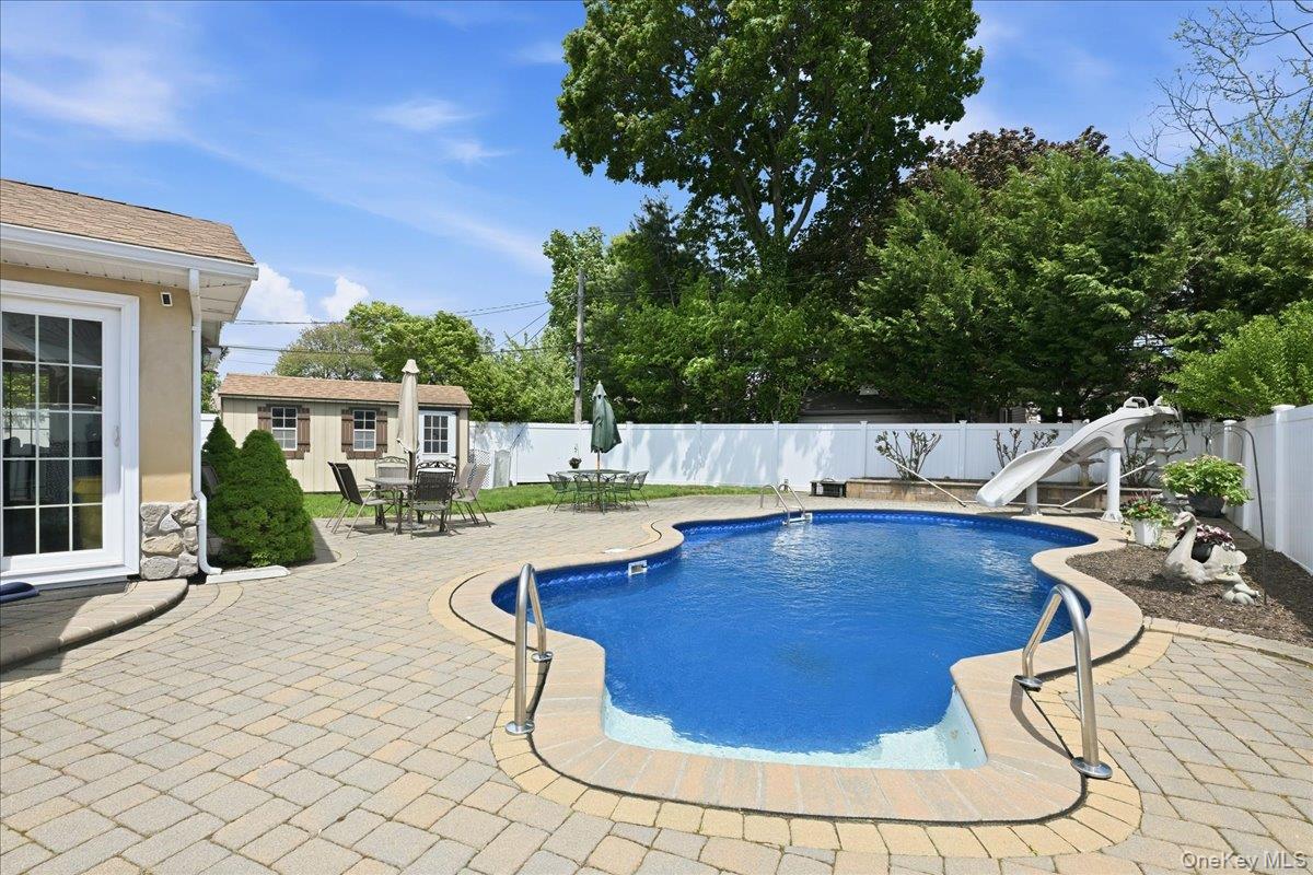 19 Berkshire Road Bethpage, NY 11714 - Photo 38 of 42