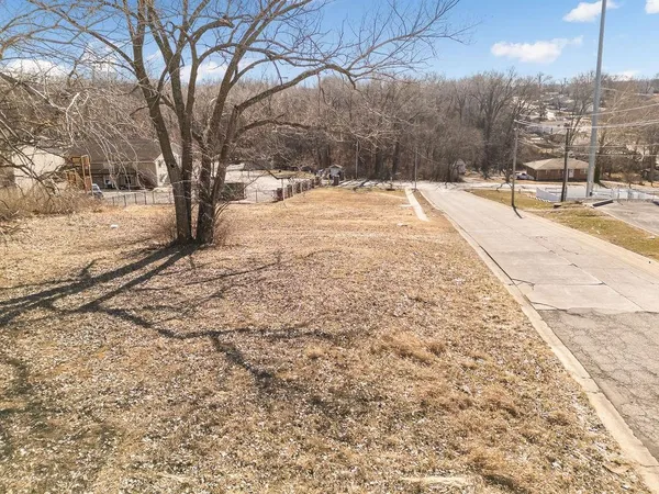 $130,000 | 11225 East US Highway 24, Independence, MO 64054