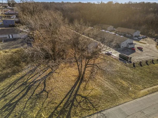 $130,000 | 11225 East US Highway 24, Independence, MO 64054