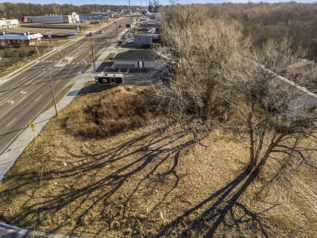 $130,000 | 11225 East US Highway 24, Independence, MO 64054