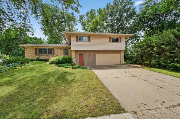 $575,000 | 7013 Cardinal Drive, Middleton, WI 53562