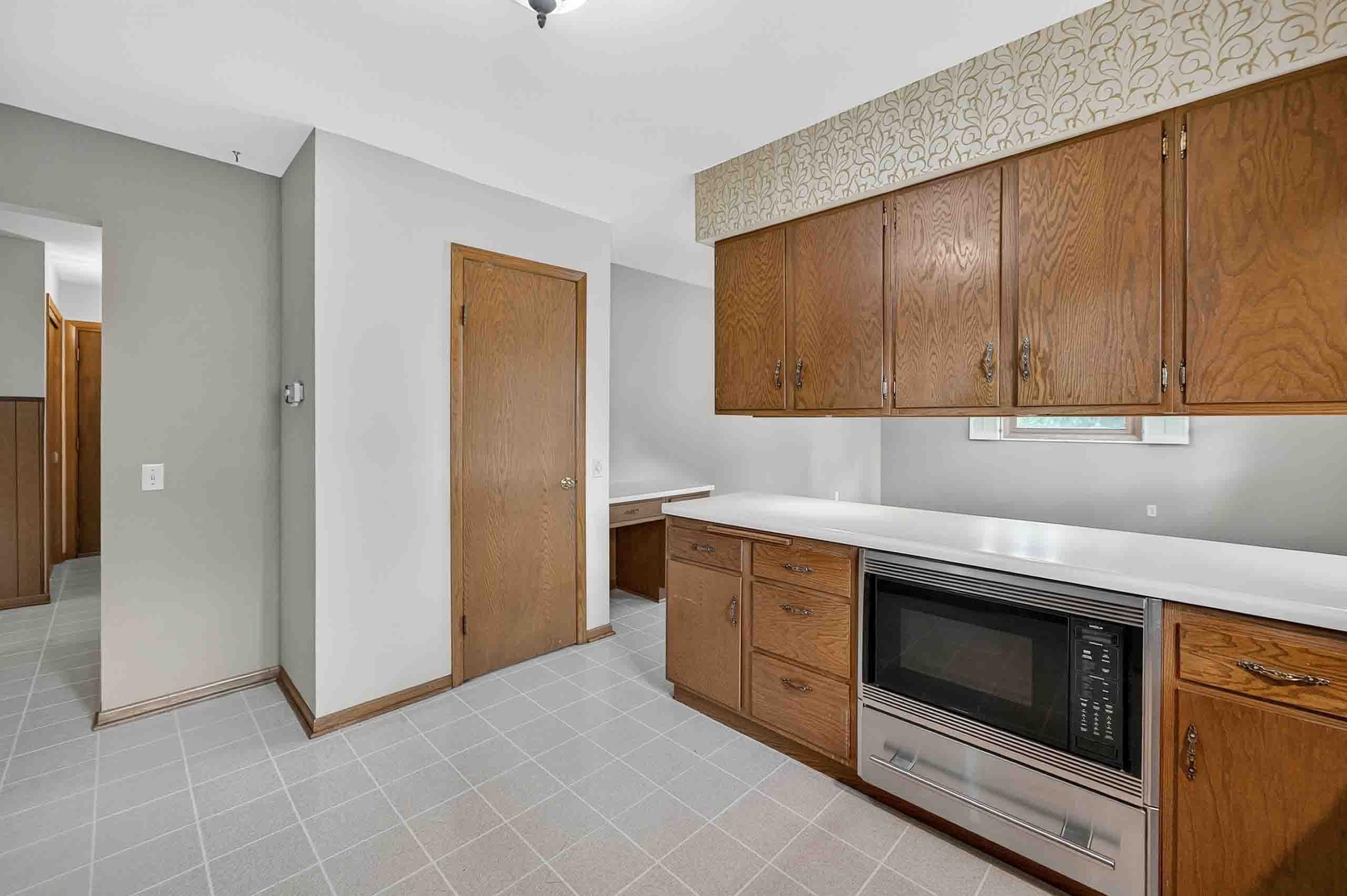 7013 Cardinal Drive Middleton, WI 53562 - Photo 12 of 48