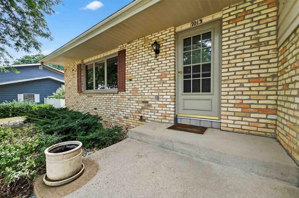 $575,000 | 7013 Cardinal Drive, Middleton, WI 53562