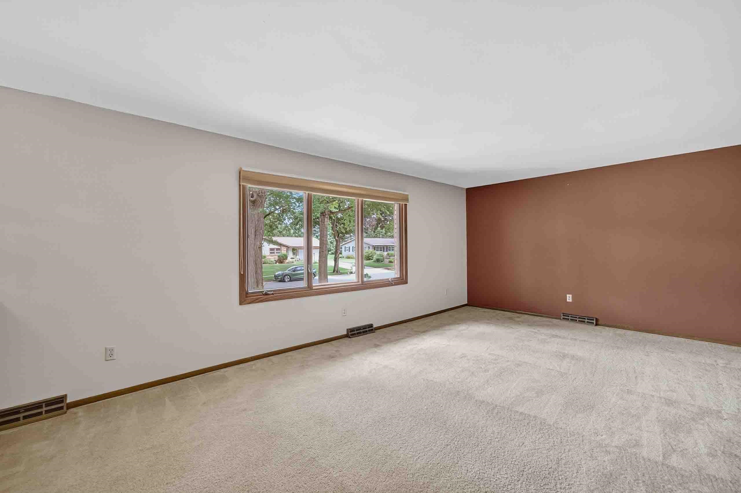 7013 Cardinal Drive Middleton, WI 53562 - Photo 3 of 48