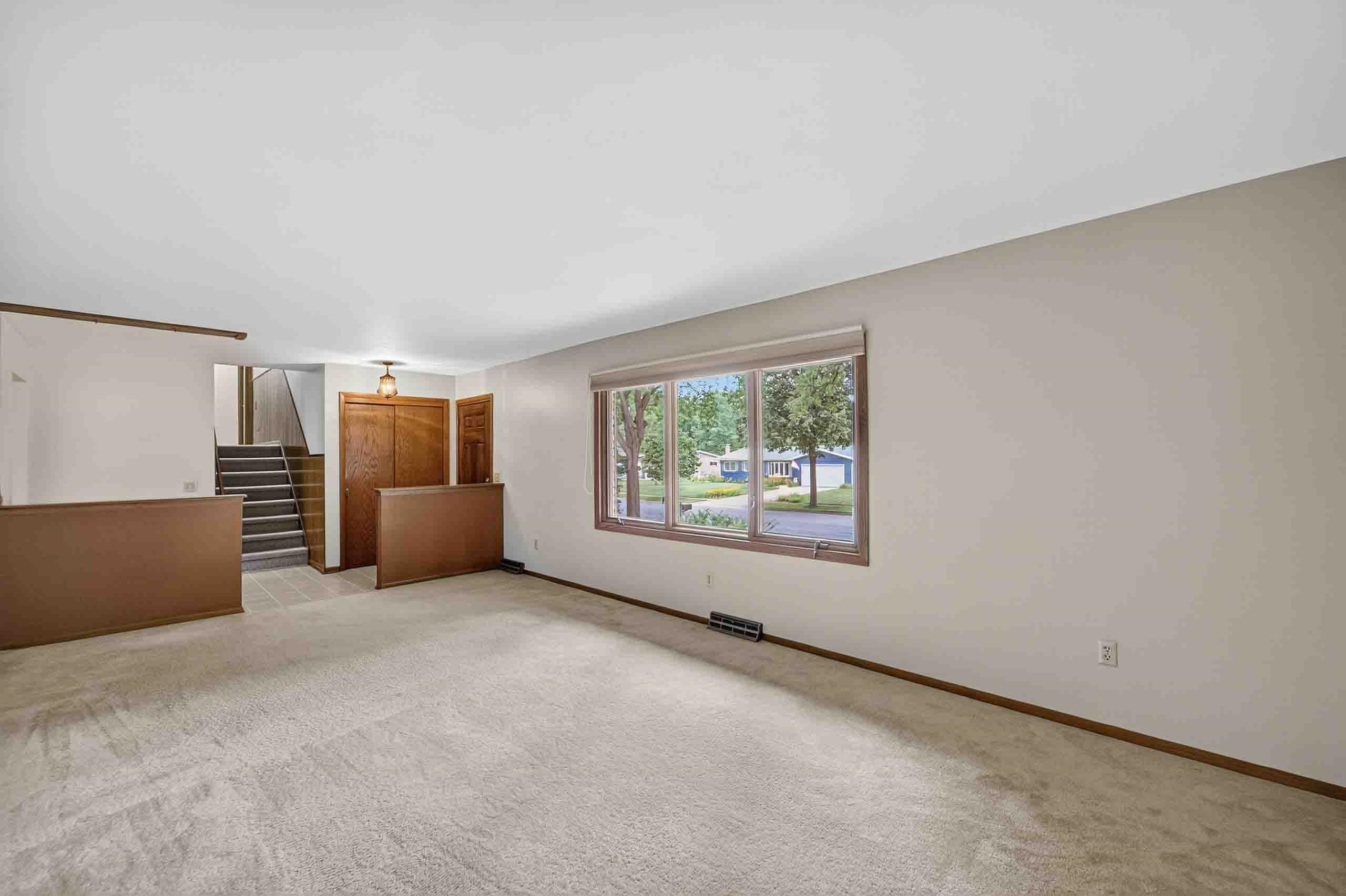 7013 Cardinal Drive Middleton, WI 53562 - Photo 8 of 48