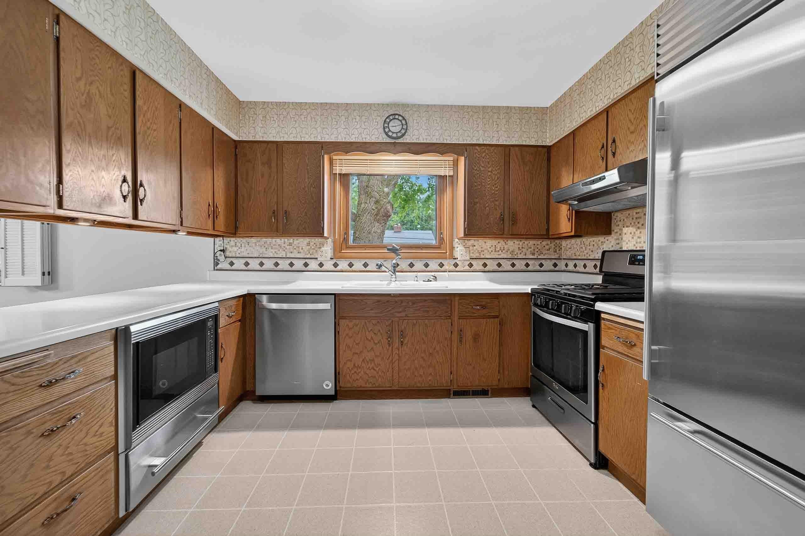 7013 Cardinal Drive Middleton, WI 53562 - Photo 9 of 48