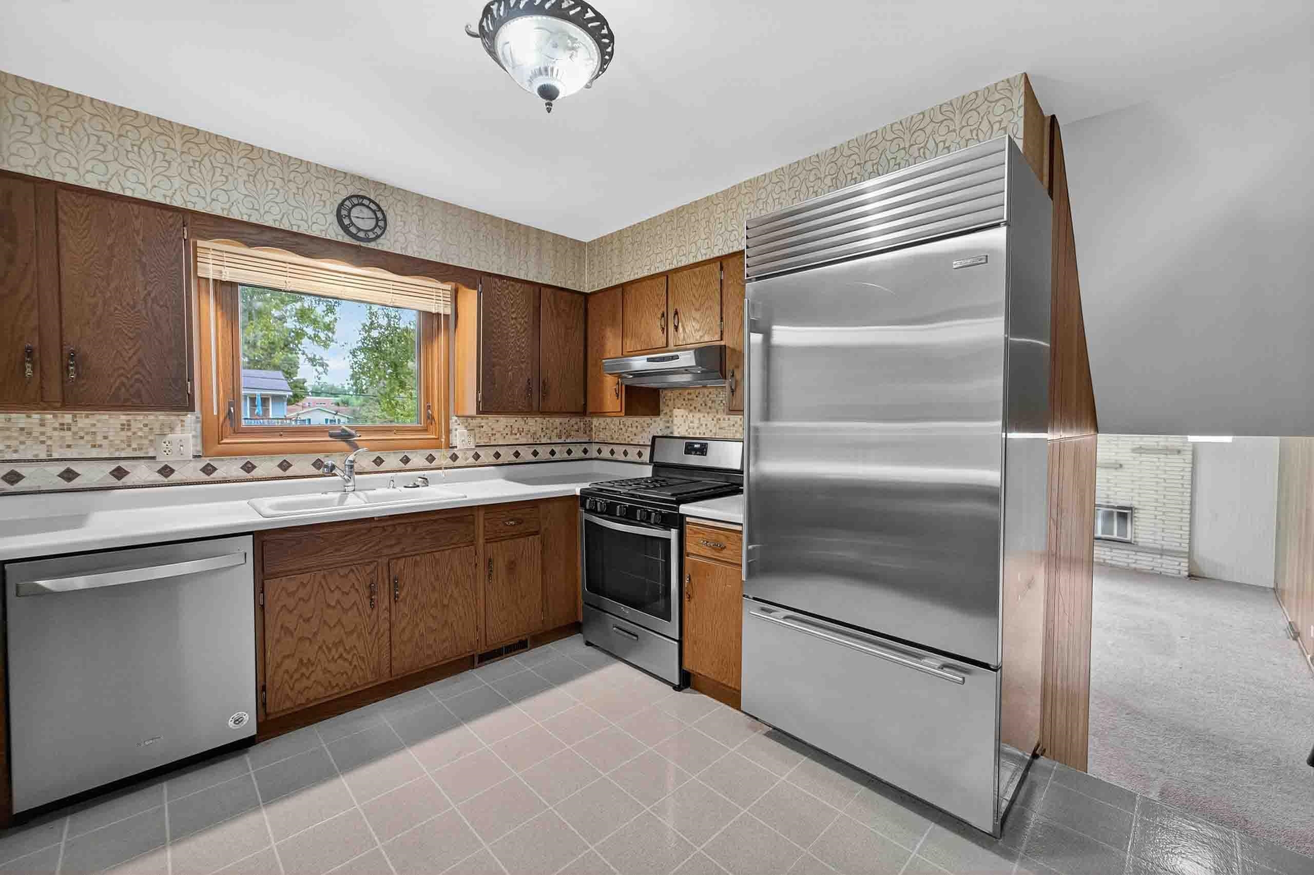 7013 Cardinal Drive Middleton, WI 53562 - Photo 10 of 48