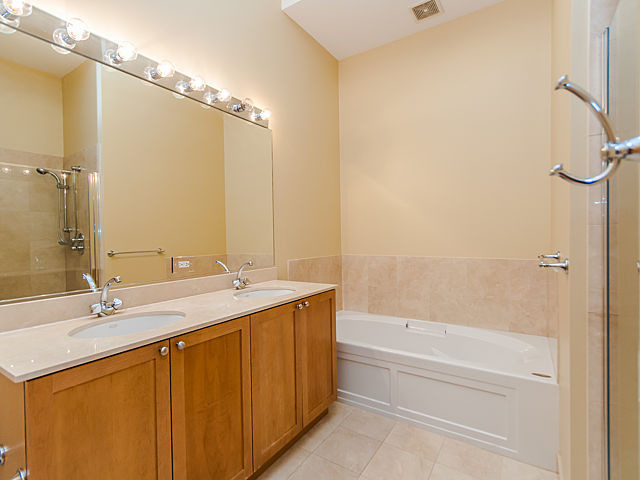 321 South Sangamon Street, Unit 901 Chicago, IL 60607 - Photo 12 of 18 a bathroom with a tub sink and mirror