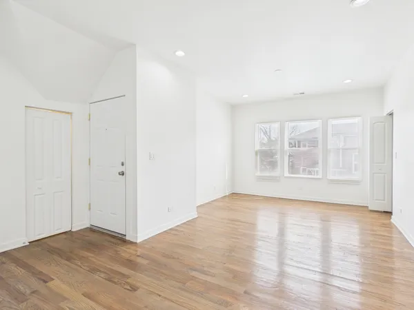 $1,850 | 398 West Lincoln Highway, Unit 4, Chicago Heights, IL 60411