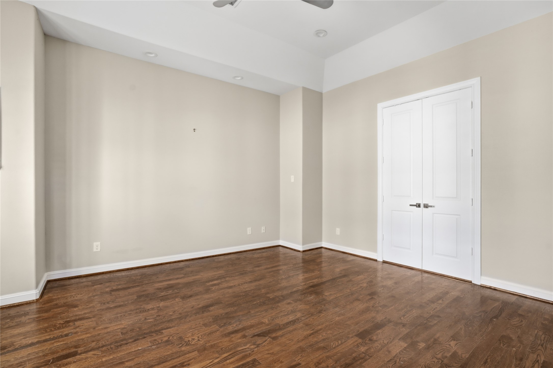 2843 Rusk Street Houston, TX 77003 - Photo 20 of 32 primary bedroom on 3rd floor