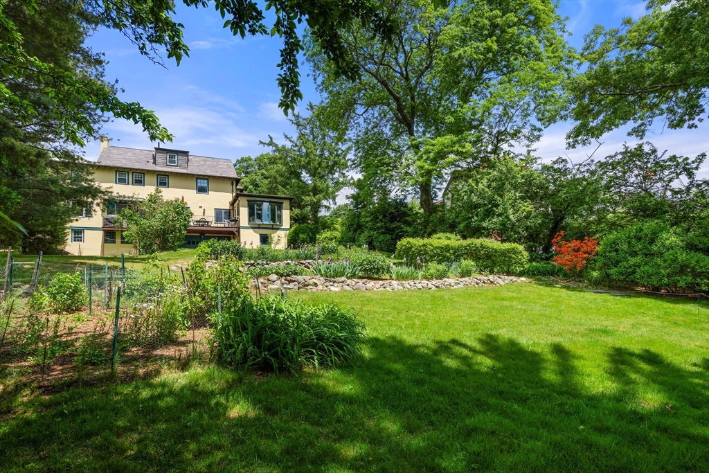 240 Windsor Road Newton, MA 02468 - Photo 8 of 26