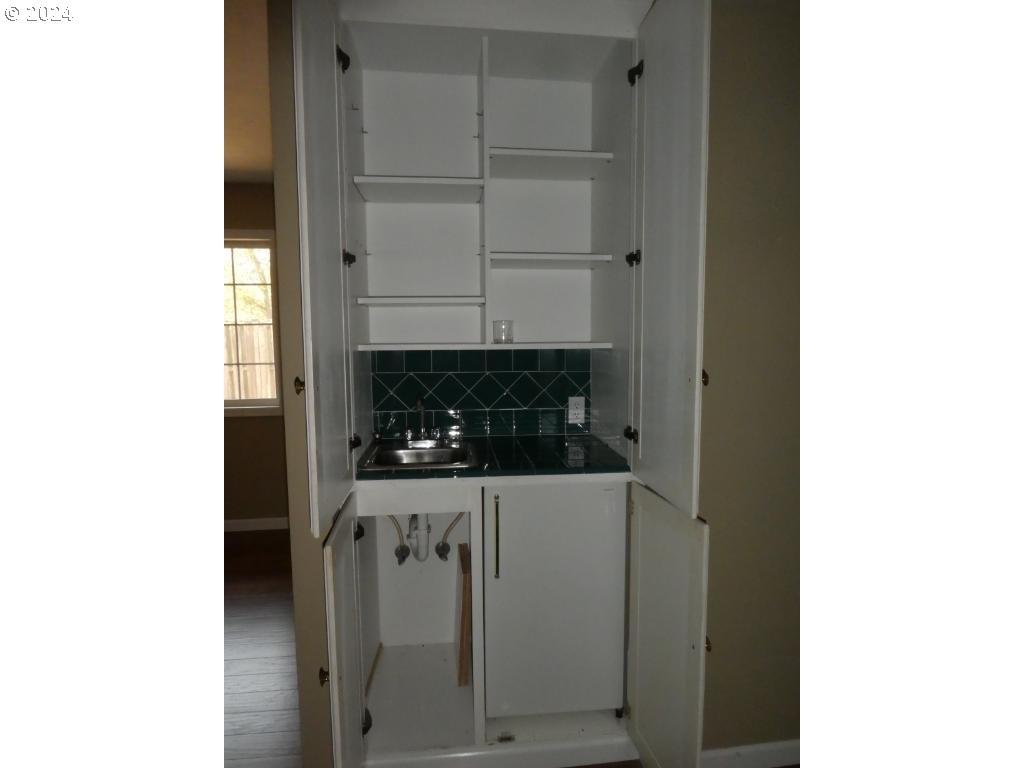 310 Southeast Terrace Drive Roseburg, OR 97470 - Photo 13 of 44 a view of hallway with washer and dryer