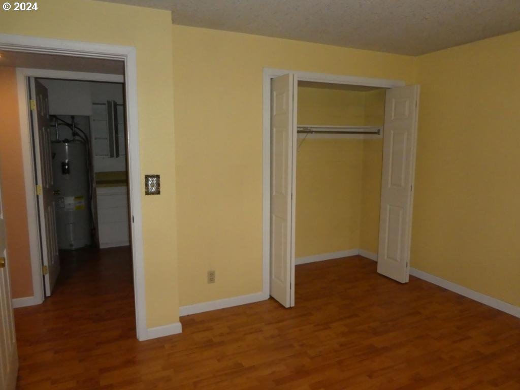 310 Southeast Terrace Drive Roseburg, OR 97470 - Photo 34 of 44 an empty room with closet