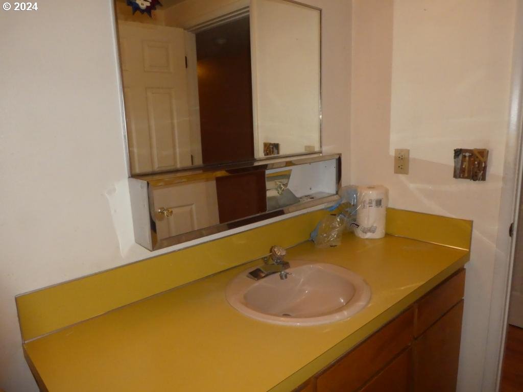 310 Southeast Terrace Drive Roseburg, OR 97470 - Photo 35 of 44 a bathroom with a sink and a mirror