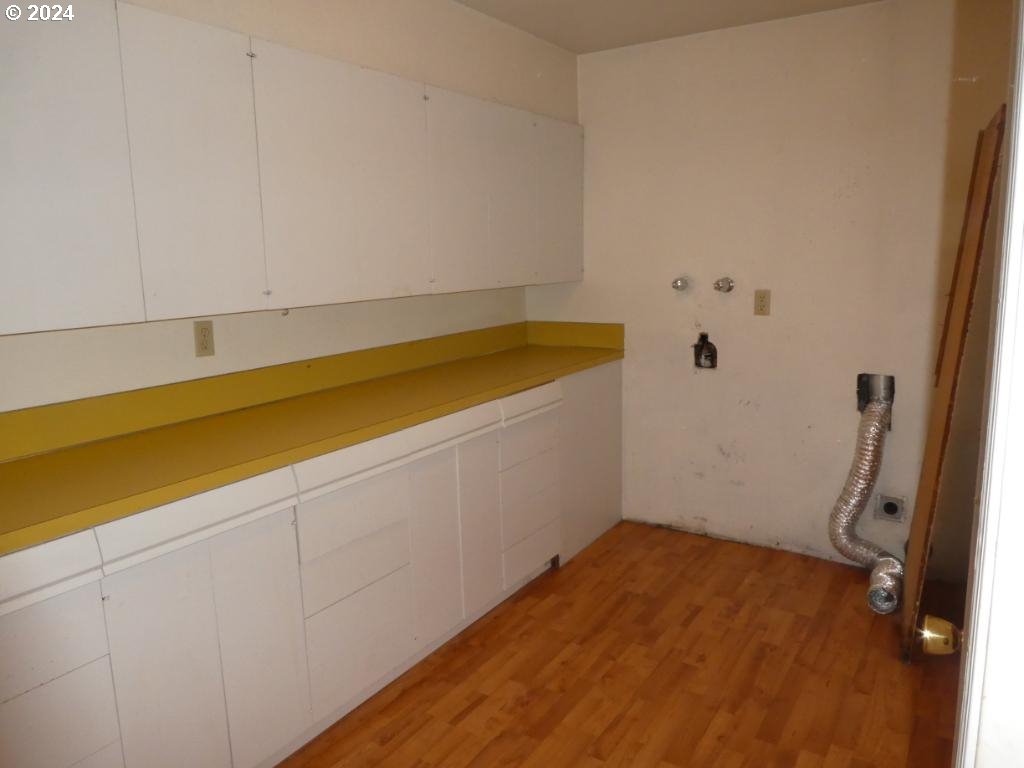 310 Southeast Terrace Drive Roseburg, OR 97470 - Photo 38 of 44 a room with a sink and wooden floor