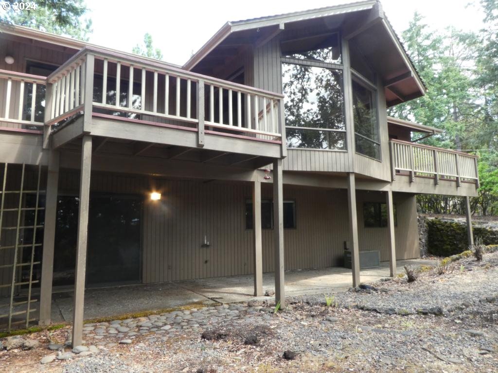 310 Southeast Terrace Drive Roseburg, OR 97470 - Photo 41 of 44 a view of a house with a window