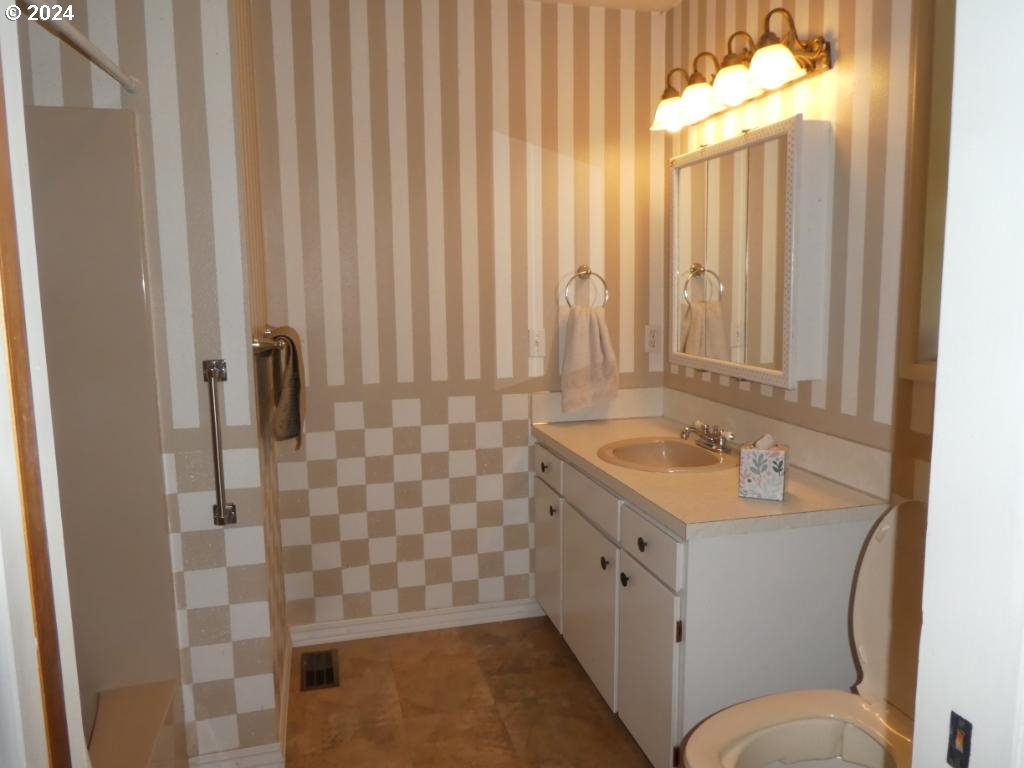 310 Southeast Terrace Drive Roseburg, OR 97470 - Photo 9 of 44 a bathroom with a sink and a mirror