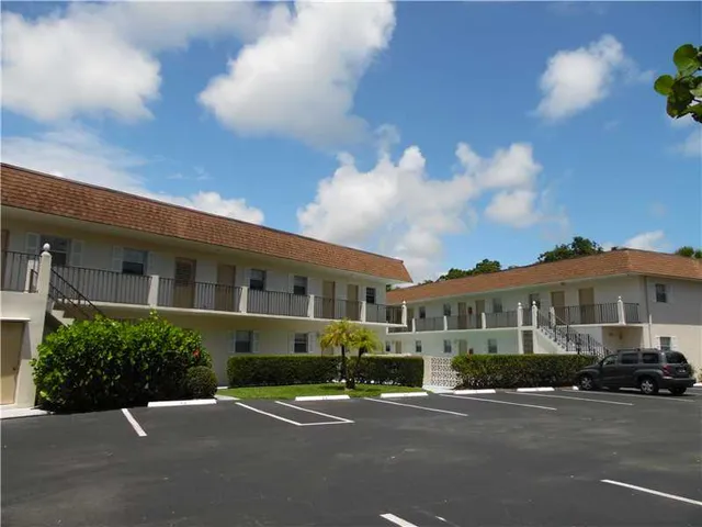 $1,900 | 900 Jasmine Lane, Unit 102A, Vero Beach, FL 32963