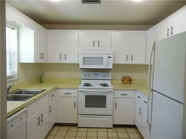 $1,900 | 900 Jasmine Lane, Unit 102A, Vero Beach, FL 32963