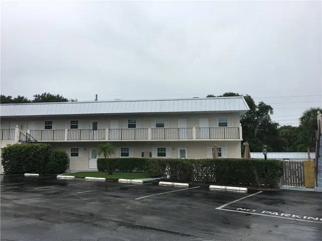 $1,900 | 900 Jasmine Lane, Unit 102A, Vero Beach, FL 32963