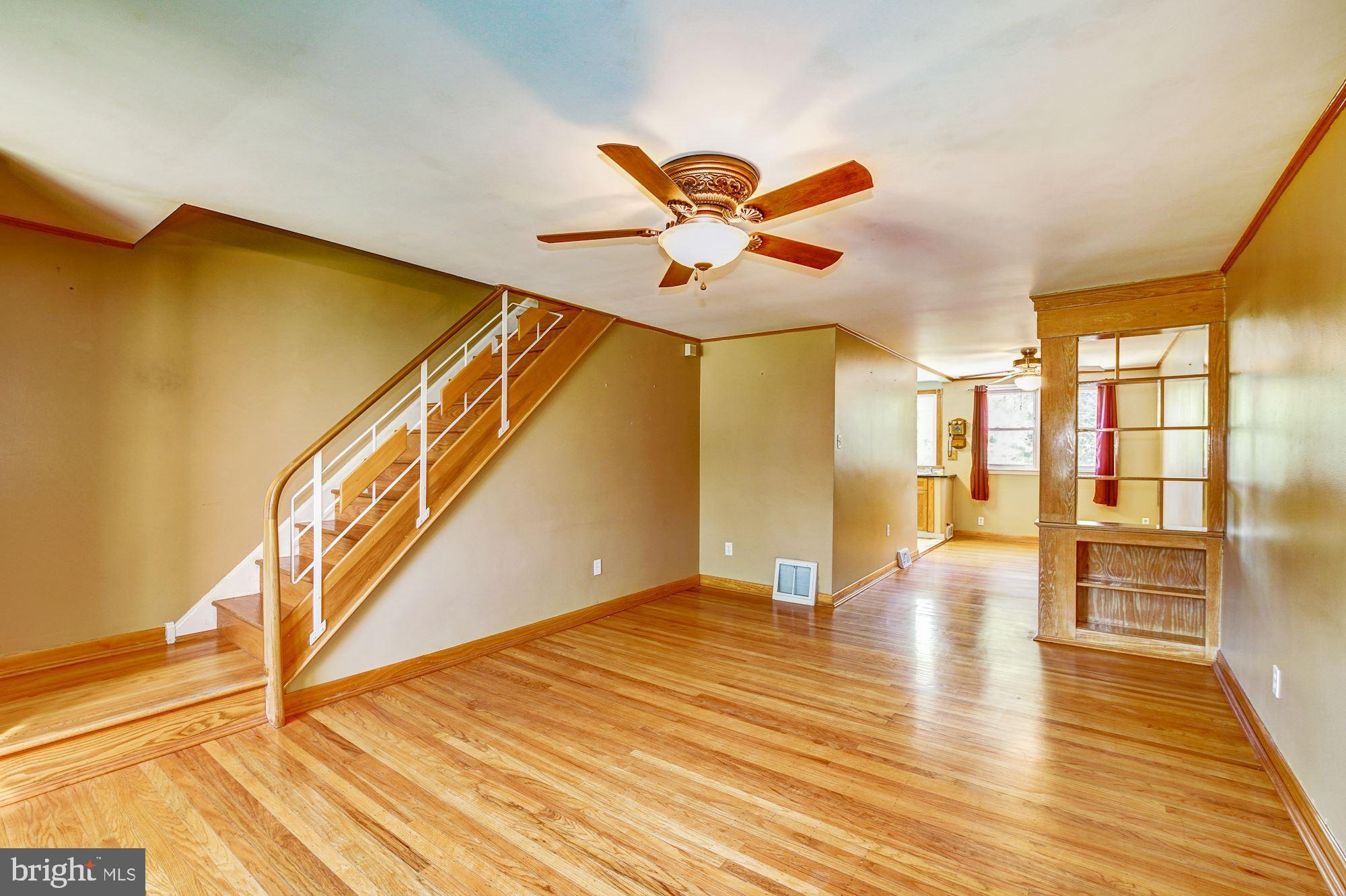 4070 West Ford Road Philadelphia, PA 19131 - Photo 2 of 27 Living Room