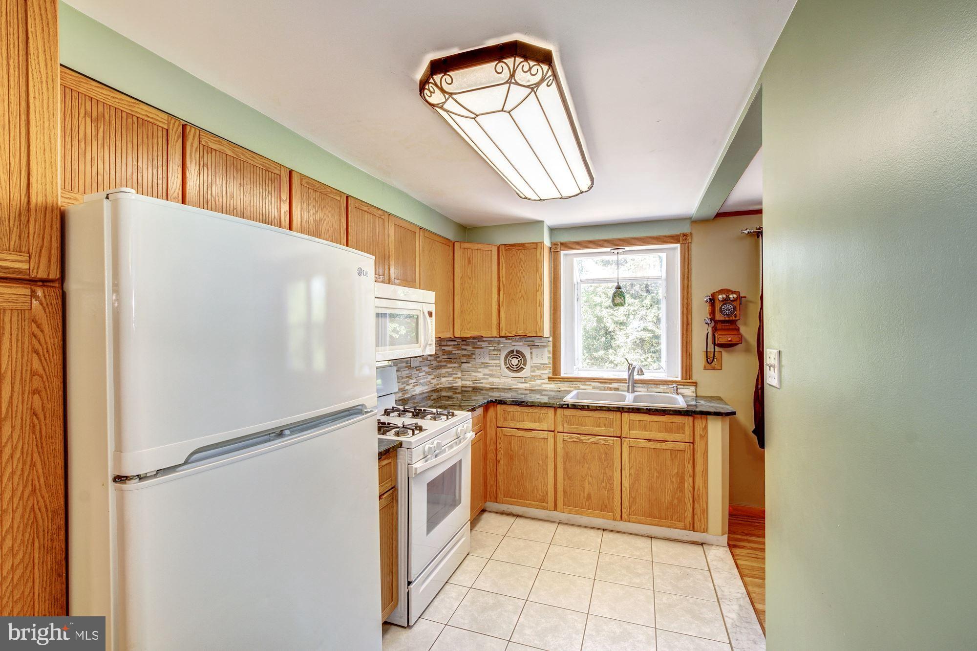 4070 West Ford Road Philadelphia, PA 19131 - Photo 7 of 27 Kitchen