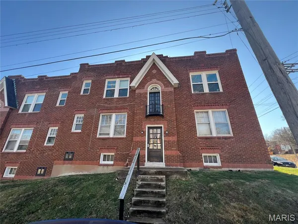 $895 | 7080 Mitchell Avenue, Richmond Heights, MO 63117