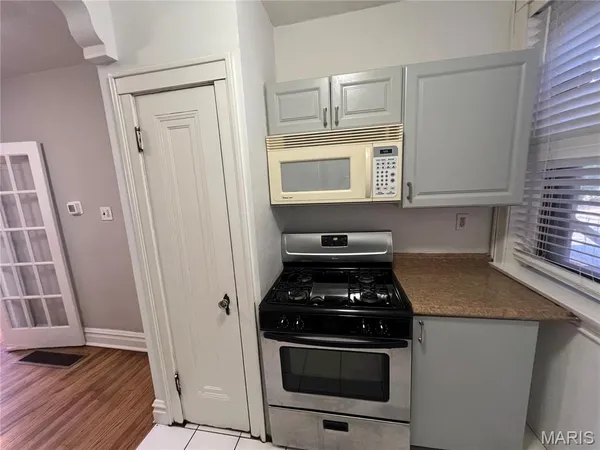 $895 | 7080 Mitchell Avenue, Richmond Heights, MO 63117