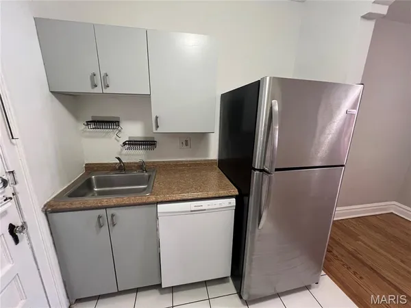 $895 | 7080 Mitchell Avenue, Richmond Heights, MO 63117