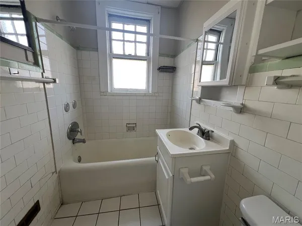 $895 | 7080 Mitchell Avenue, Richmond Heights, MO 63117